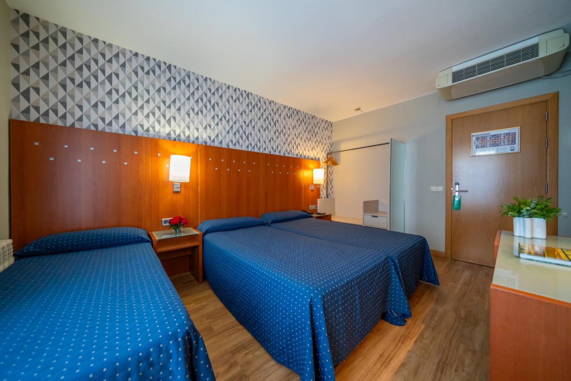 Hotel J. Balmes Vic Exteriér fotografie